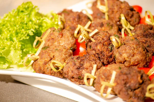 Closeup Shot Meatballs Served Small Tomatoes Lettuce Leaf — Fotografia de Stock