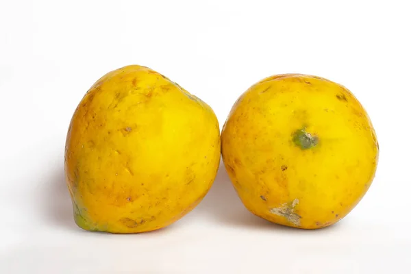 Par Mangos Amarillos Con Fondo Blanco — Foto de Stock