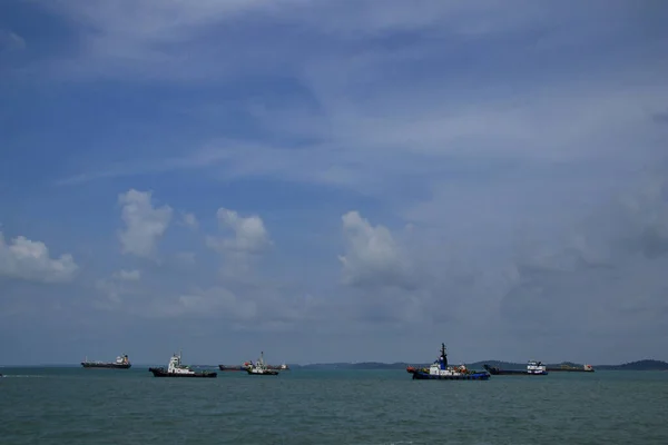 Batam Indonesia 2019年8月6日 拖船在海里航行 拖船演习 Tanjung Pinang Riau Islands 2019年8月6日 — 图库照片