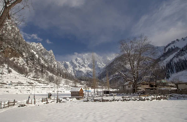 巴基斯坦开伯尔 普赫图赫瓦雪山的斯瓦特山谷冬季风景 — 图库照片