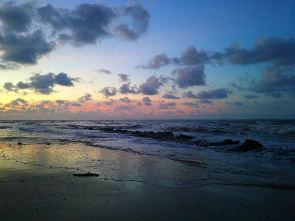 Primer Plano Del Horizonte Hermosos Colores Atardecer Sobre Paisaje Marino — Foto de Stock