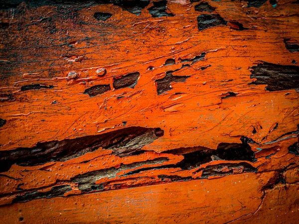 带有裂缝和划痕的抽象的水平橙色木制背景 — 图库照片