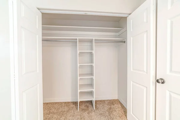 White Room Stairs Long Horizontal Shelf — Stock Photo, Image