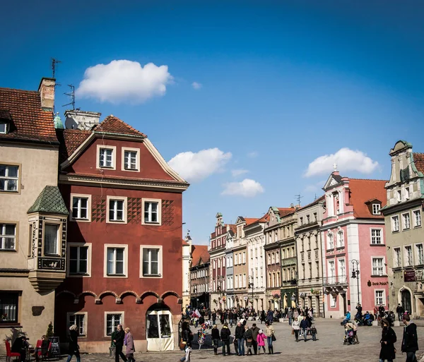 Poznan Lengyelország 2016 Október Emberek Élvezik Napot Belvárosban — Stock Fotó