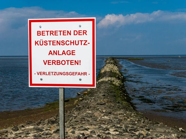 Červeno Bílá Značka Němčině Nápisem Nevstupujte Systému Pobřežní Ochrany Stojí — Stock fotografie
