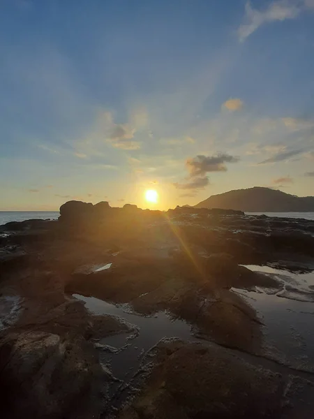 Beautiful Sunbeam Extreme Terrain Rocky Coast Rock Plateau Water Puddles — Stock Fotó