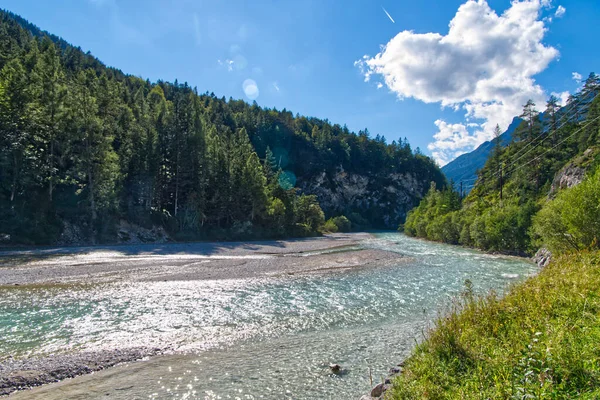 Vivace Scatto Del Fiume Isar Austria Sullo Sfondo Delle Montagne — Foto Stock