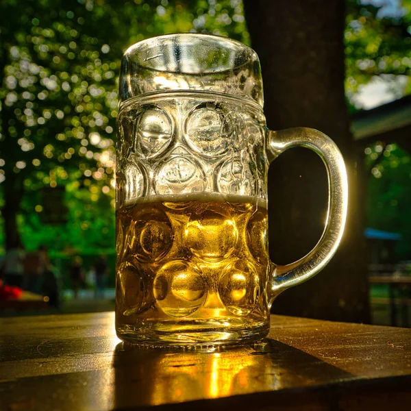 Jardín Cerveza Bávaro Por Noche —  Fotos de Stock