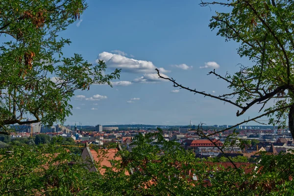 Eine Schöne Aufnahme Des Nürnberger Stadtbildes Durch Baumzweige Deutschland — Stockfoto