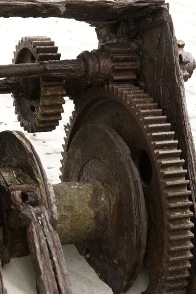 Een Close Shot Van Een Versleten Roestige Ketting Tandwielmechanisme — Stockfoto