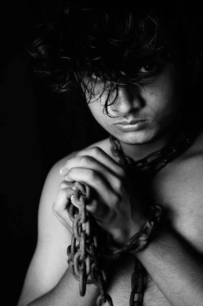 Grayscale Shot Chained Guy — Stock Photo, Image