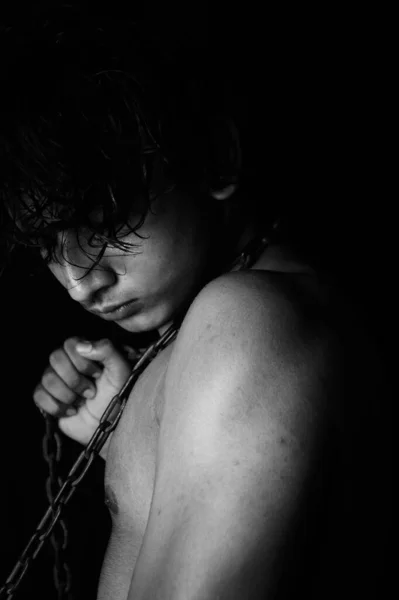 Vertical Shot Shirtless Asian Man Metal Chain His Neck Grayscale — 스톡 사진