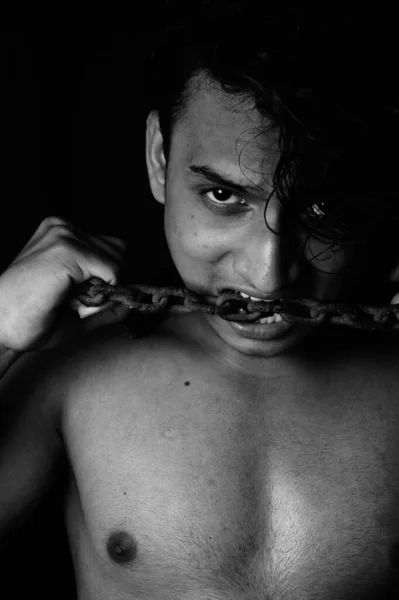 Grayscale Shot Naked Asian Man Metal Chain His Mouth — ストック写真