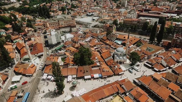 Μια Εναέρια Άποψη Μιας Πόλης Όμορφα Κτίρια Που Περιβάλλεται Από — Φωτογραφία Αρχείου