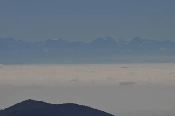 Papel Parede Horizontal Belo Topo Montanha Acima Das Nuvens Pôr — Fotografia de Stock