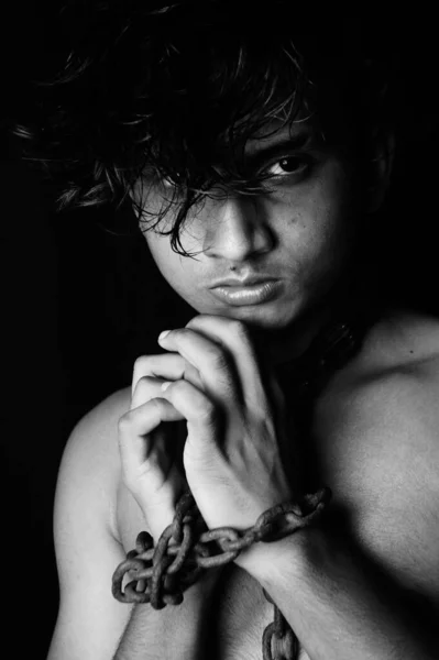Grayscale Shot Chained Guy — ストック写真