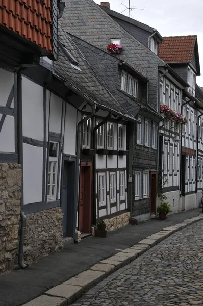 Beco Paralelepípedos Entre Casas Medievais Meia Madeira Cidade Histórica Goslar — Fotografia de Stock