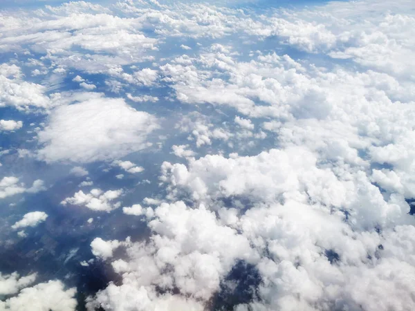 Захоплюючий Вид Зверху Щільними Пухнастими Хмарами Блакитному Небі Ідеально Підходить — стокове фото