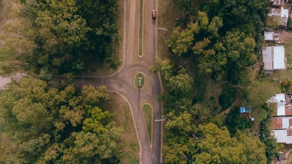 Uma Vista Aérea Uma Estrada Rural Perto Uma Aldeia Campo — Fotografia de Stock