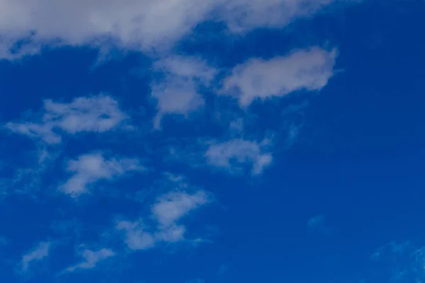 Blue Summer Sky White Clouds Making Whimsical Shapes Just Nature — Stock Photo, Image