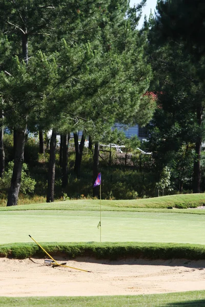 Una Vista Natural Banco Arena Campo Con Hoyo Bandera Golf —  Fotos de Stock