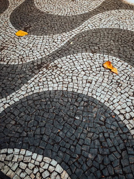 Eine Vertikale Aufnahme Von Dekorativem Pflaster Auf Der Straße — Stockfoto