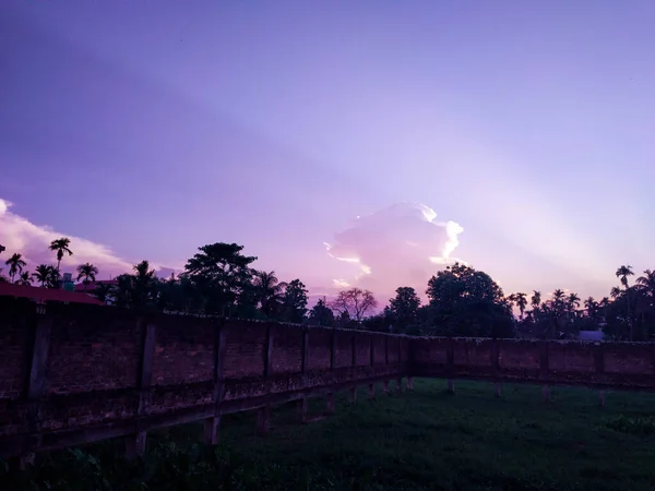 Una Hermosa Vista Colorido Atardecer Cielo Con Árboles Altos — Foto de Stock