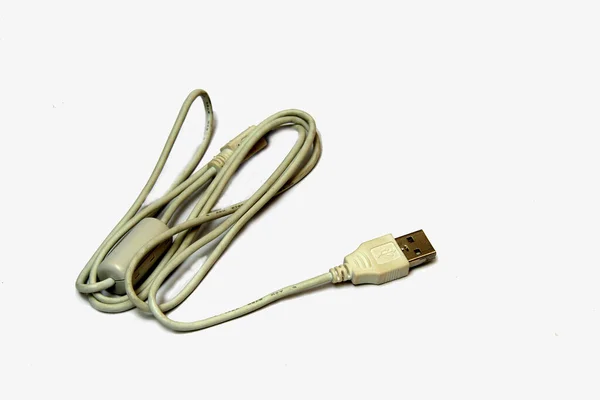 Görünür Bir Bilgisayar Bağlantısına Sahip Bir Usb Bağlantı Kablosu Beyaz — Stok fotoğraf