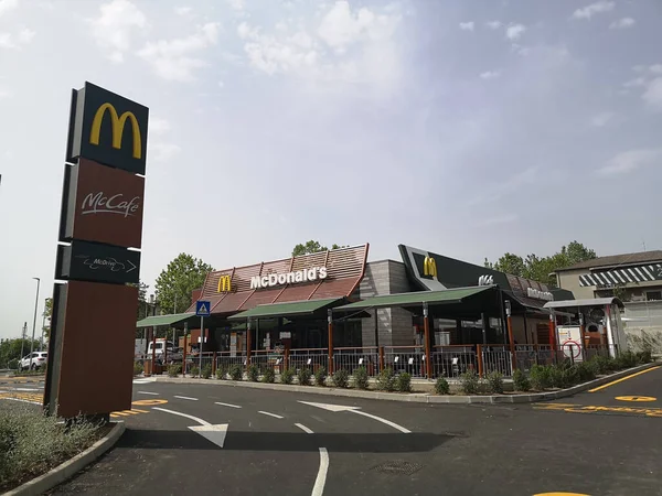 Pescara Italy Jun 2021 New Mcdonalds Restaurant Pescara Abruzzo Italy — 스톡 사진