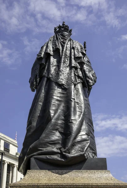 Londres Reino Unido Junio 2021 Una Estatua Reina Victoria Por —  Fotos de Stock