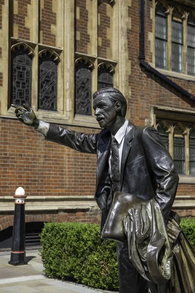 London United Kingdom Jun 2021 Taxi Seward Johnson Victoria Embankment — Stock Photo, Image