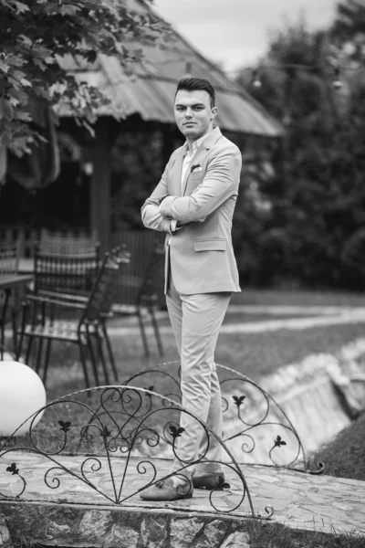 Caucasian Young Businessman Suit Standing Outdoor — ストック写真
