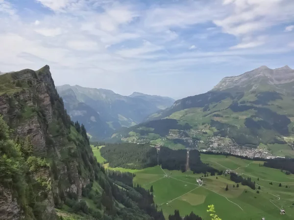 Vacker Utsikt Över Ett Berg Och Blå Himmel Titlis Schweiz — Stockfoto