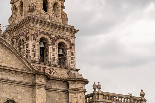 Meksika Daki Guadalajara Katedrali Nin Düşük Açılı Bir Görüntüsü — Stok fotoğraf
