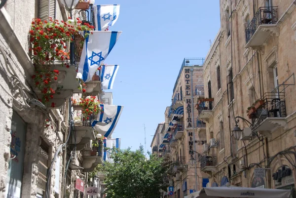 Jerusalem Israel Mayo 2012 Patriotismo Israelita Banderas Los Balcones Las — Foto de Stock