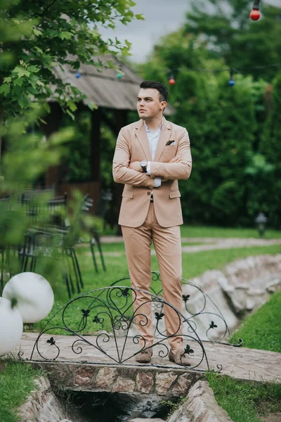 Caucasian Young Businessman Suit Standing Outdoor — ストック写真