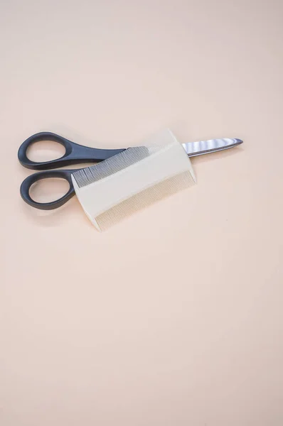 Closeup Shot Scissors Hair Comb Beige Surface Copy Space — Stock Photo, Image