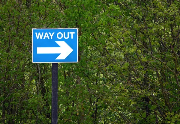 Een Uitweg Verkeersbord Blauwe Witte Kleuren — Stockfoto