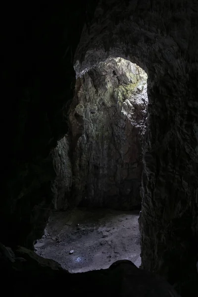 Таємничий Вид Вхід Світла Печері — стокове фото