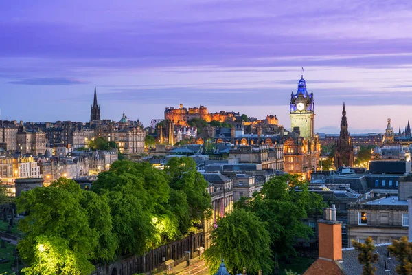 Una Vista Panorámica Famosa Ciudad Edimburgo Reino Unido Durante Una —  Fotos de Stock