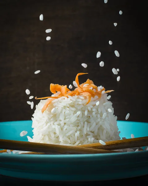 Vertical Shot Rice Carrot Top Blue Plate Dark Background — Stock Photo, Image