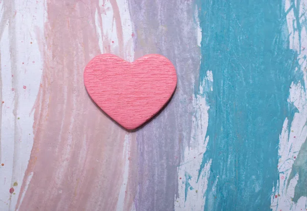 Close Uma Decoração Forma Coração Vermelho Fundo Colorido Abstrato — Fotografia de Stock
