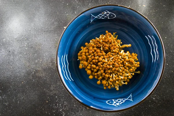 Una Vista Dall Alto Dei Funghi Asiatici Dorati Enoki Flammulina — Foto Stock