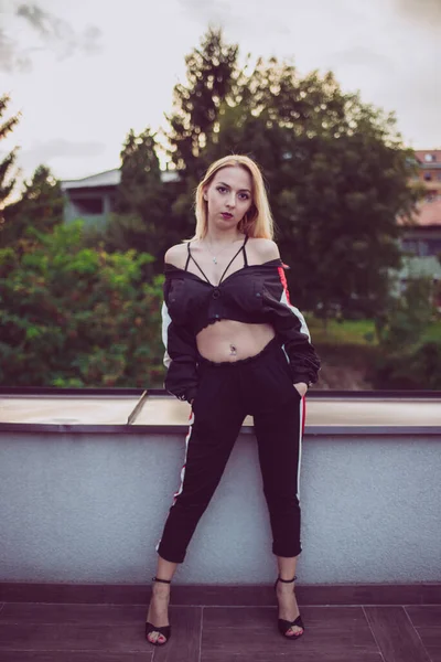 Portrait Young Sexy Blonde Female Wearing Crop Top Black Sportswear — Stock Photo, Image