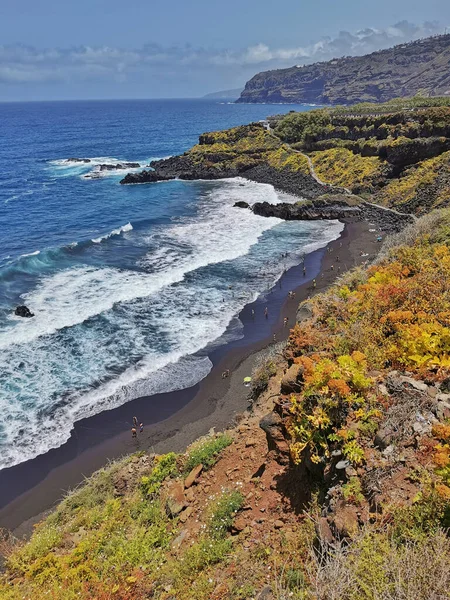 Вертикальний Спалах Хвиль Розбивається Берег Острова Тенерифе Іспанія — стокове фото