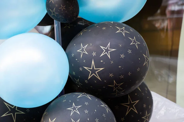 Ein Haufen Schwarzer Und Blauer Luftballons Für Die Outdoor Party — Stockfoto