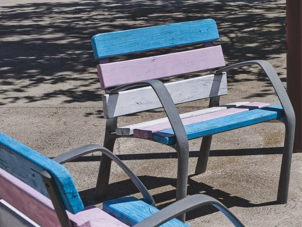 Banquettes Bois Aux Couleurs Drapeau Transgenre Dans Parc — Photo