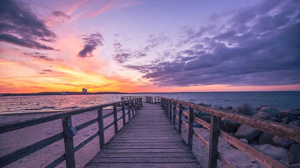 Una Bella Foto Del Tramonto Molo Sulla Spiaggia — Foto Stock