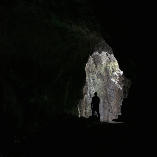 Mysterious View Person Standing Front Entrance Light Soucre Cave — Stock Photo, Image