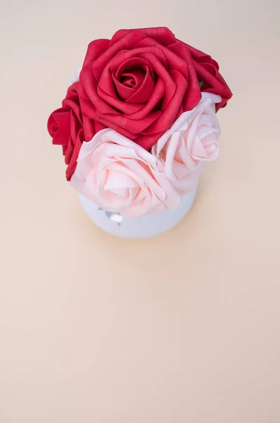 Vertical Shot Red Pink Roses Clear Surface — Stock Photo, Image